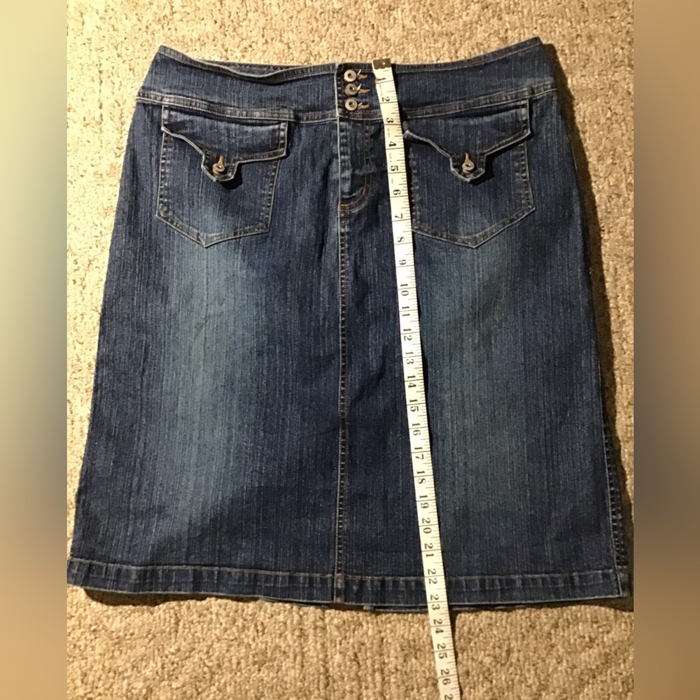 Women’s size 14 Carolina blues blue jeans denim skirt with front pockets